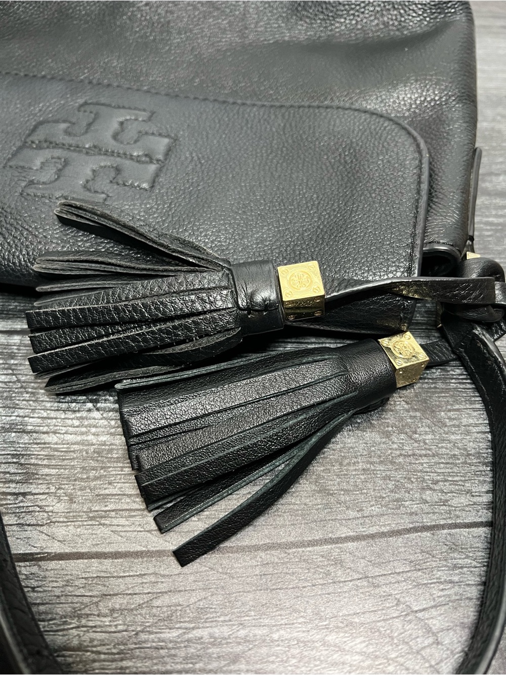 Tory Burch Black Pebbled Leather Logo Crossbody - Picture 8 of 9